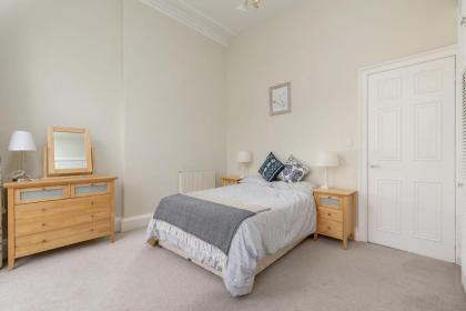 Light and Spacious 2 Bedroom Flat in Heart of Edinburgh - image 3