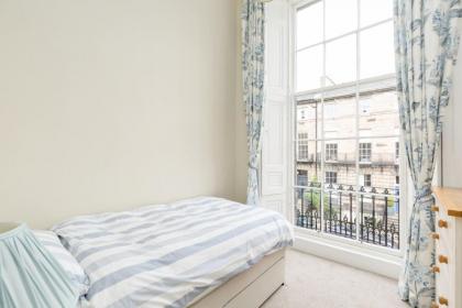 Light and Spacious 2 Bedroom Flat in Heart of Edinburgh - image 4