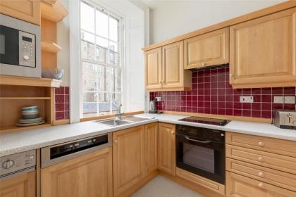 Light and Spacious 2 Bedroom Flat in Heart of Edinburgh - image 5