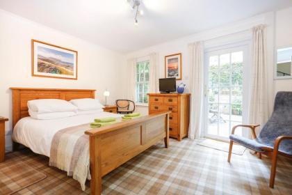Edinburgh Mews Apartment - image 2