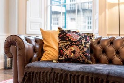 Converted Flat in Historic Building in Desirable New Town - image 12