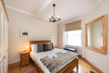 Charming Grassmarket 1 Bed Castle pad - image 16