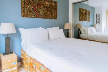 Stylish 3 Bedroom Apartment near Hollyrood Park - image 10