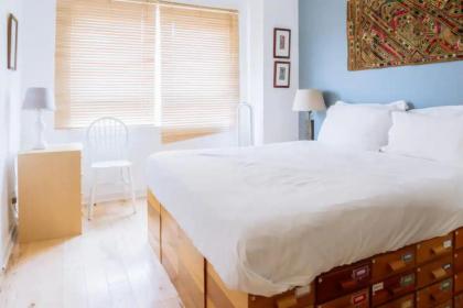 Stylish 3 Bedroom Apartment near Hollyrood Park - image 9