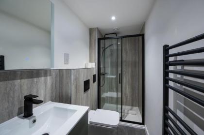 Luxury 3 Bedroom Apt On Edinburgh's Royal Mile - image 4