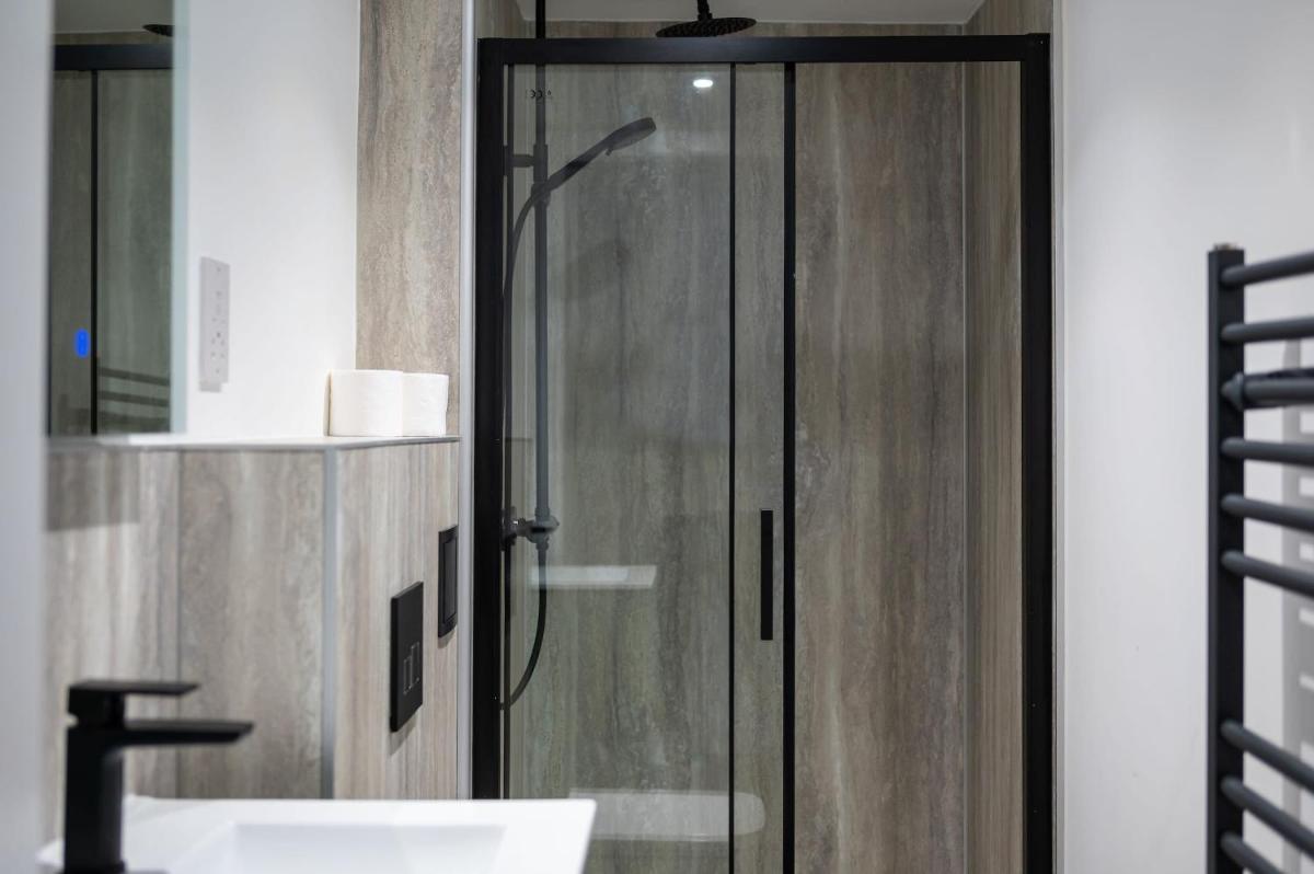 Luxury 3 Bedroom Apt On Edinburgh's Royal Mile - image 5