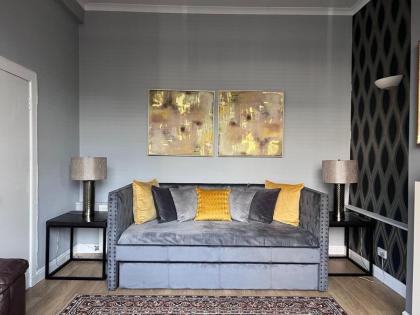Charming 1-Bed City Centre Apartment in Edinburgh - image 14
