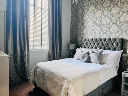 Charming 1-Bed City Centre Apartment in Edinburgh - image 15