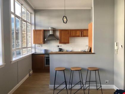 Charming 1-Bed City Centre Apartment in Edinburgh - image 2