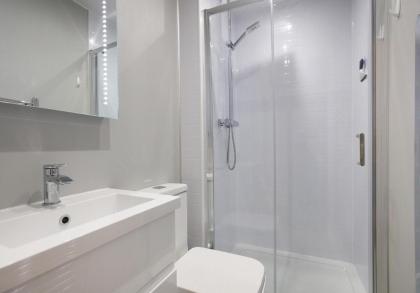 The Newington Residence - image 24