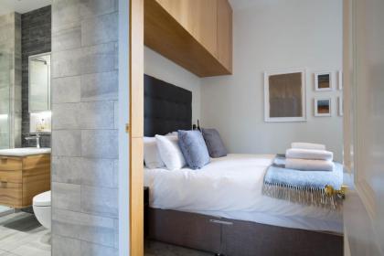 Magnificent Georgian 3-Bedroom Apartment in New Town - image 22