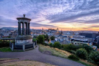 Delightful 2 bedroom apartment in Leith - image 21