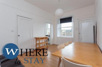 Delightful 2 bedroom apartment in Leith - image 23