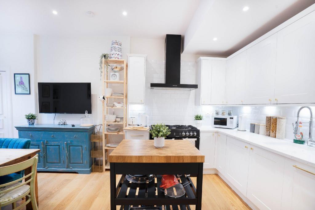 Meadowbank Residence 3bed free parking - image 3
