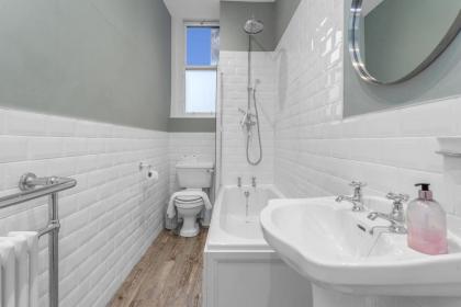 GuestReady - Serenity Flat near St James Centre - image 24
