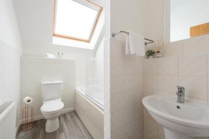 The Modern Mill Apartment - image 4