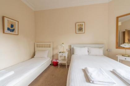 Beautiful 2 Bed 2 Bath Flat overlooking Meadows Park - image 26