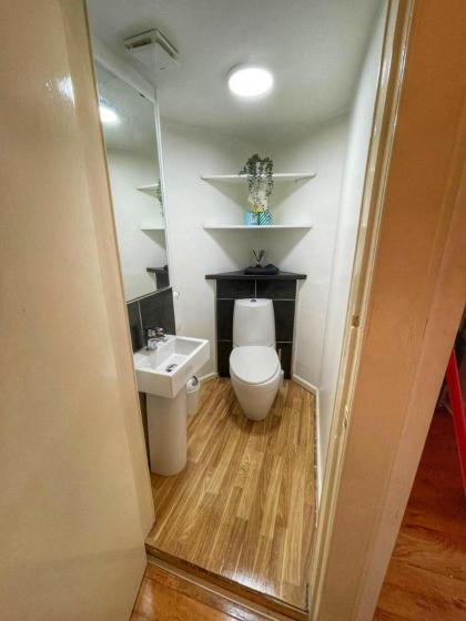 1 Bed Apartment (sleeps 4) on Leith Walk - image 10
