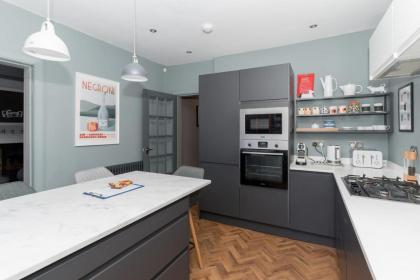 Beautiful & Bright 2BD Flat - Haymarket - image 21