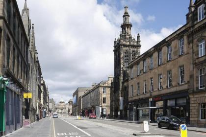 Fabulous 5 Double Bedroom Edinburgh Old Town apartment - image 18