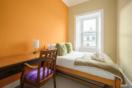 5-BR 3-BTH Newington Apartment - Modern & Spacious - image 10