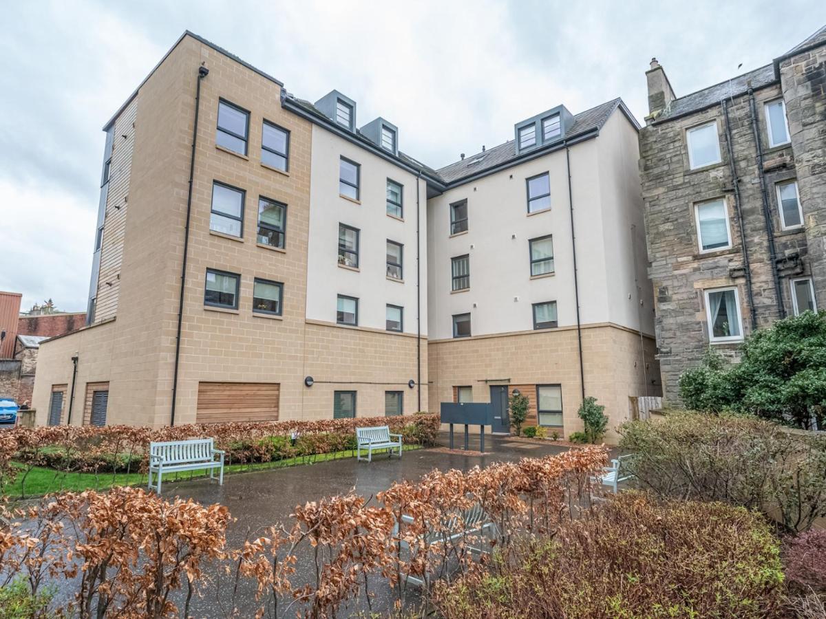 Cosy Modern Flat Pass The Keys - main image