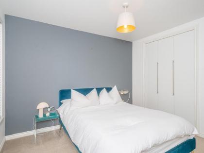 Cosy Modern Flat Pass The Keys - image 14