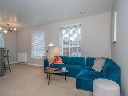 Cosy Modern Flat Pass The Keys - image 16