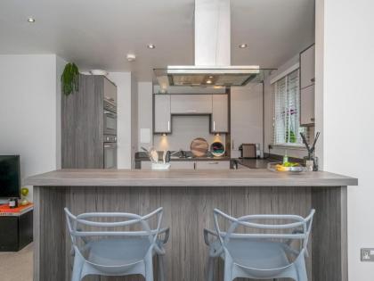Cosy Modern Flat Pass The Keys - image 17