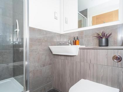 Cosy Modern Flat Pass The Keys - image 20