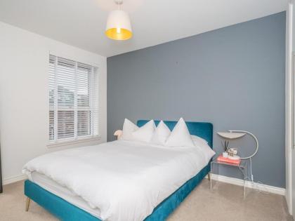 Cosy Modern Flat Pass The Keys - image 6