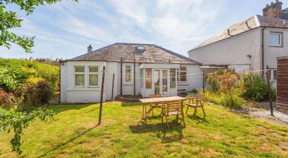 Lovely 3bed House-Private parking - image 24
