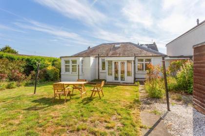 Lovely 3bed House-Private parking - image 29