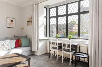 Lovely 3bed House-Private parking - image 30