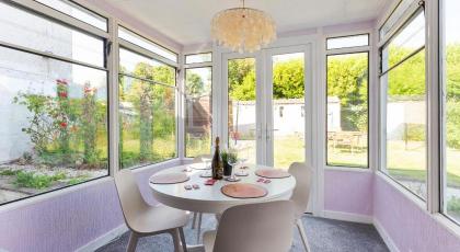 Lovely 3bed House-Private parking - image 9