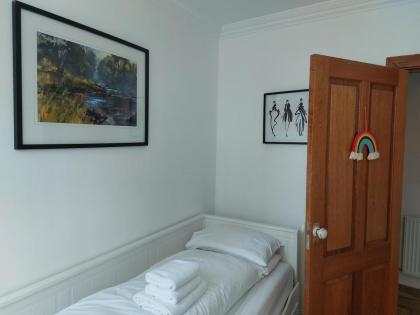 Portobello Charming Seaside 3-BR Holiday Apartment - image 21