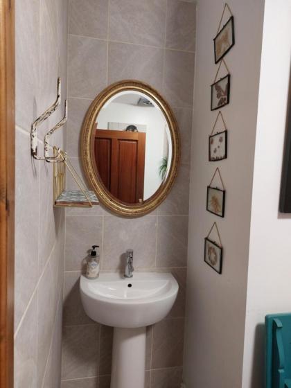 Portobello Charming Seaside 3-BR Holiday Apartment - image 24
