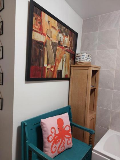 Portobello Charming Seaside 3-BR Holiday Apartment - image 25
