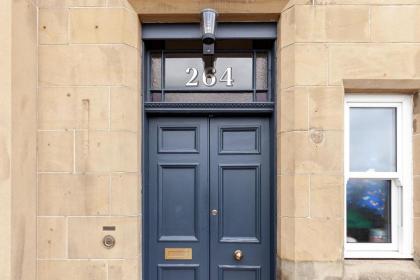 Stylish Victorian Apartment close to the Botanical gardens Free parking! - image 21