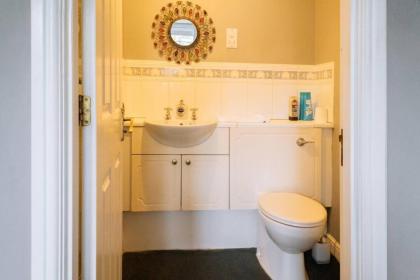 Snug & Serene 2BD Flat - Roseburn - image 26
