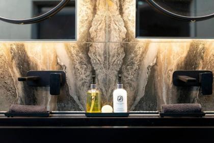 Luxury West End Oasis - Lux Spa Bath - Romantic - image 16