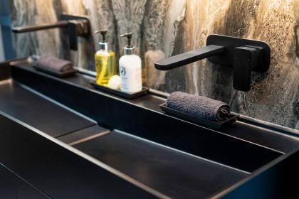 Luxury West End Oasis - Lux Spa Bath - Romantic - image 18