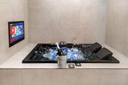 Luxury West End Oasis - Lux Spa Bath - Romantic - image 20