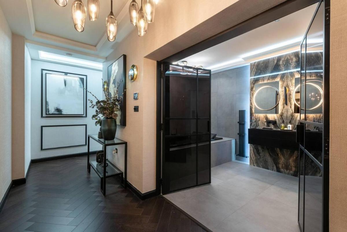 Luxury West End Oasis - Lux Spa Bath - Romantic - image 3