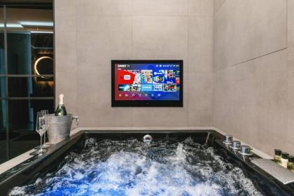 Luxury West End Oasis - Lux Spa Bath - Romantic - image 4