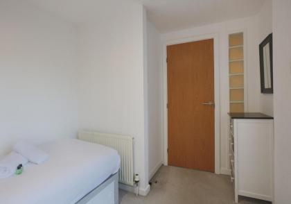 The East London Residence - image 16