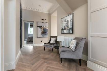 Luxury City Retreat w/ Hot Tub & Patio - image 16
