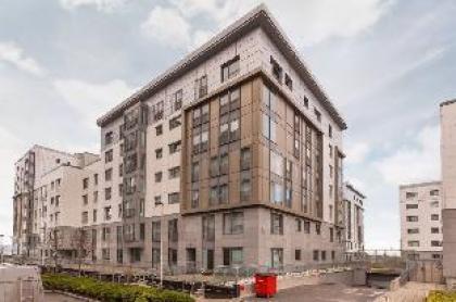 Stylish Penthouse Suite - image 12