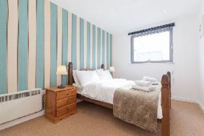 Stylish Penthouse Suite - image 14