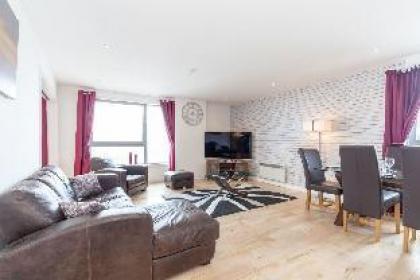 Stylish Penthouse Suite - image 16
